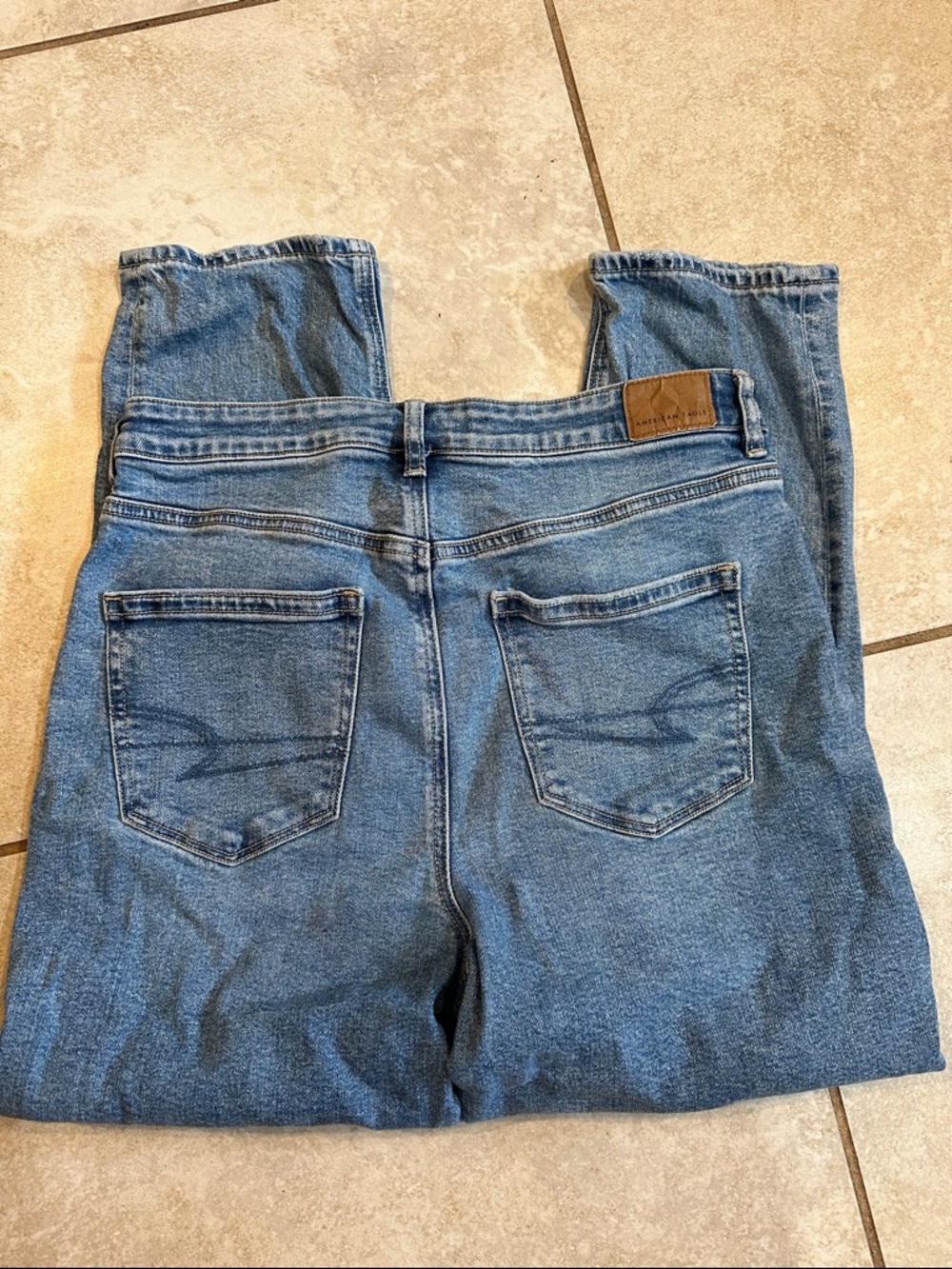 American Eagle Strigid Mom Jeans Destroyed Knees 10 Short Straight Leg Crop - Picture 9 of 9